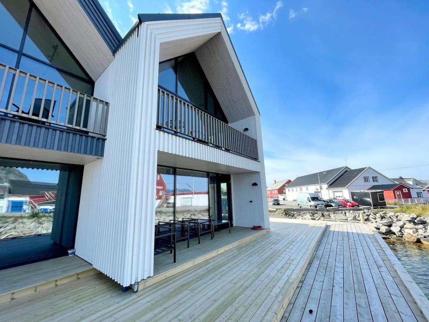 Attraktiv Leilighet Pa Kaikanten I Henningsvaer Ngoại thất bức ảnh